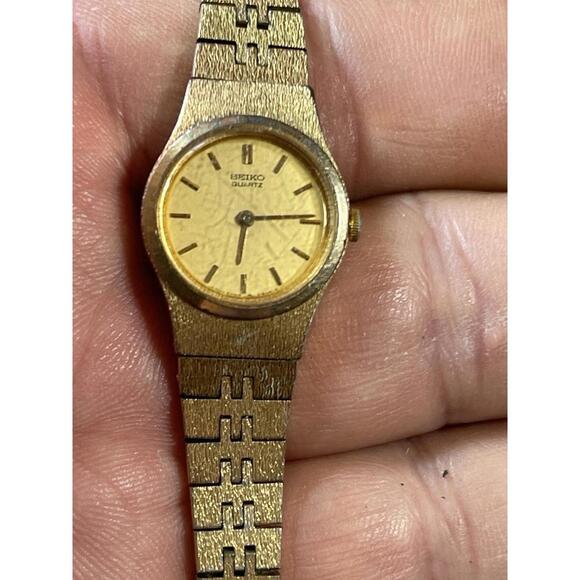Vintage Seiko  Women Watch Gold Tone Gold Dial Round 2Y00-0019 !! Parts/Repair ! - Picture 8 of 14